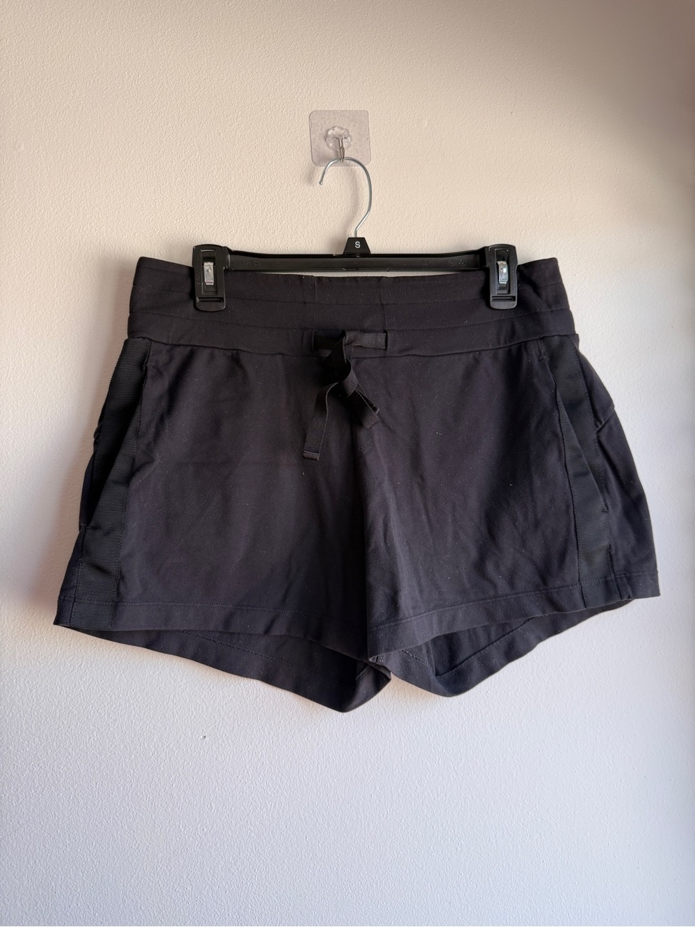 Athleta Black Performance Shorts Drawstring Athletic Gym Workout M